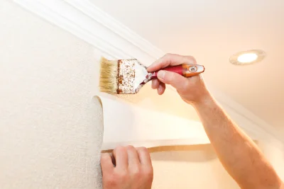 Pose de papier peint au Tilleul — revêtements muraux et toiles de verre